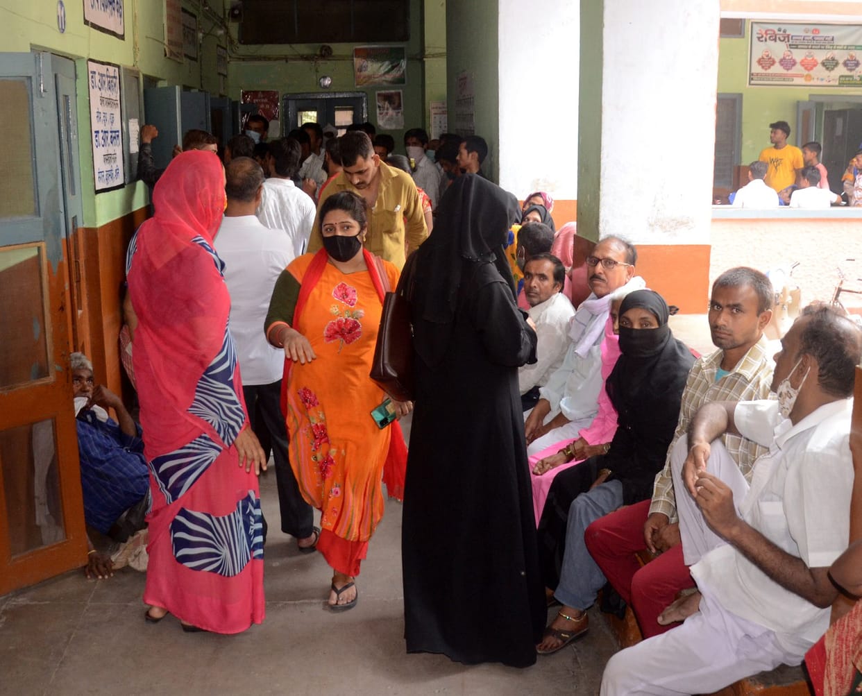 Lack of medicines in district hospital, people buying from outside