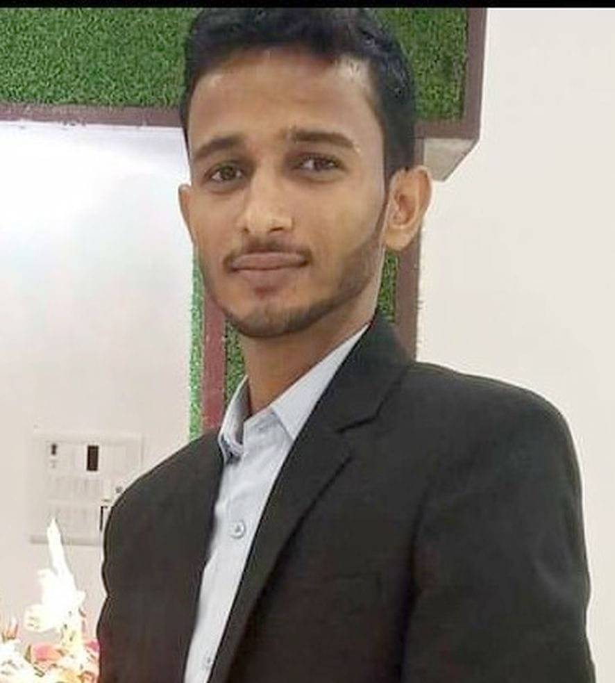 Killed a friend by hitting him with a stick on suspicion of mobile theft