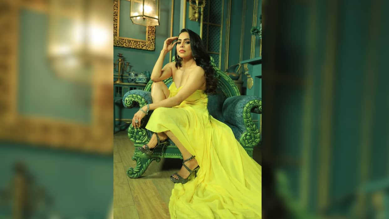 Nikita Rawal looks utterly gorgeous in her upcoming  sensational love song 'Shy Shy Dil' see photos