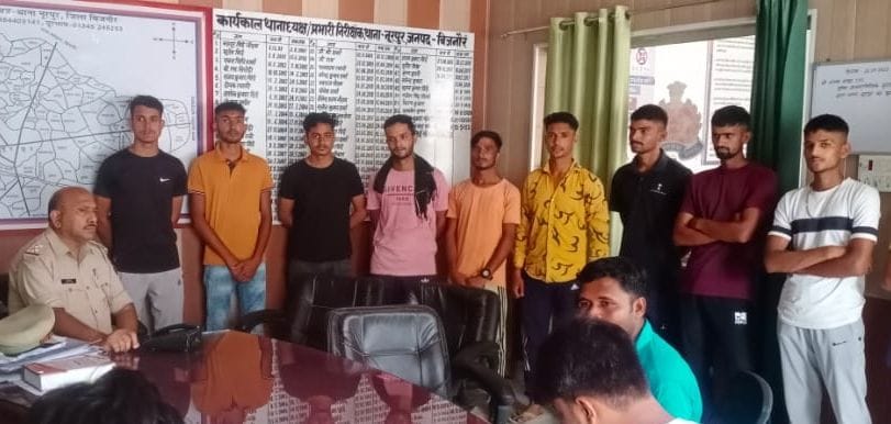 Police chased away youths who had gathered against Agneepath