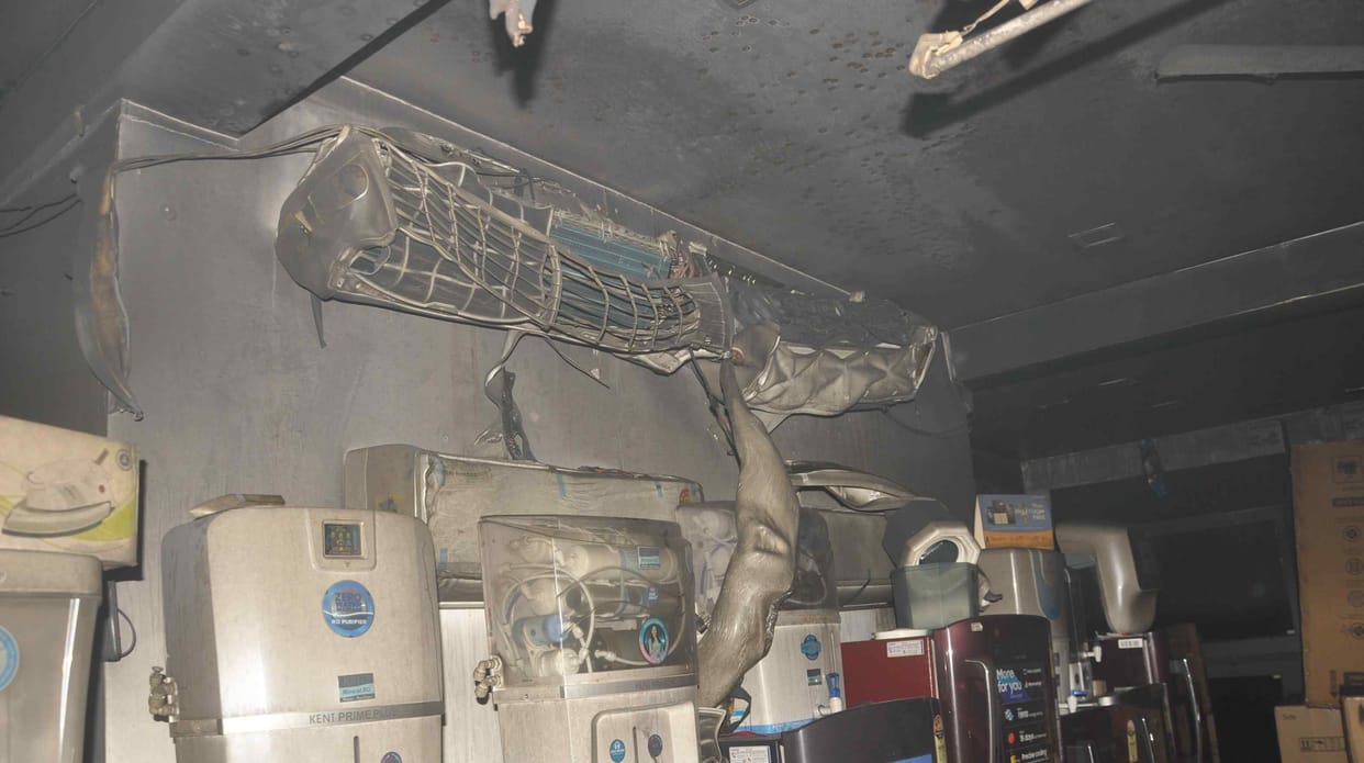 Fire in Palika Bazar shop