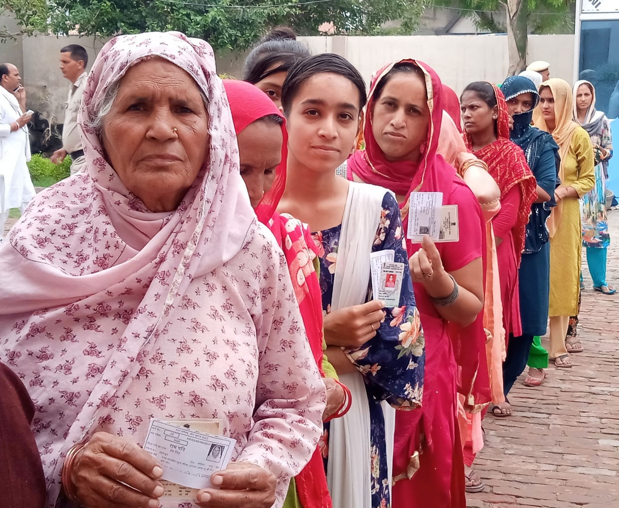 The fate of 39 candidates for the post of head and 276 for the post of councilor is locked in EVM