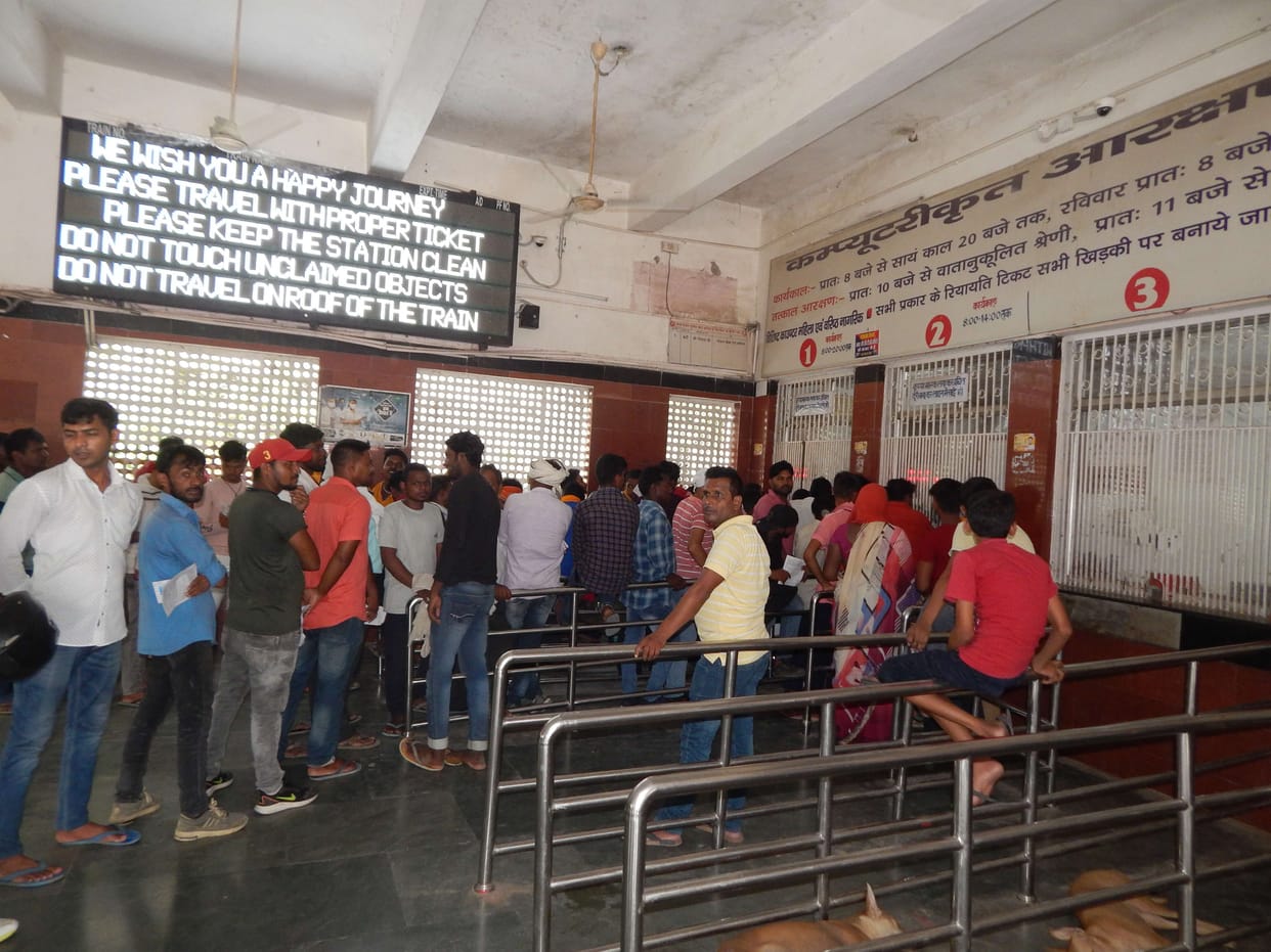 Due to the cancellation of trains, there is a rush to cancel the tickets
