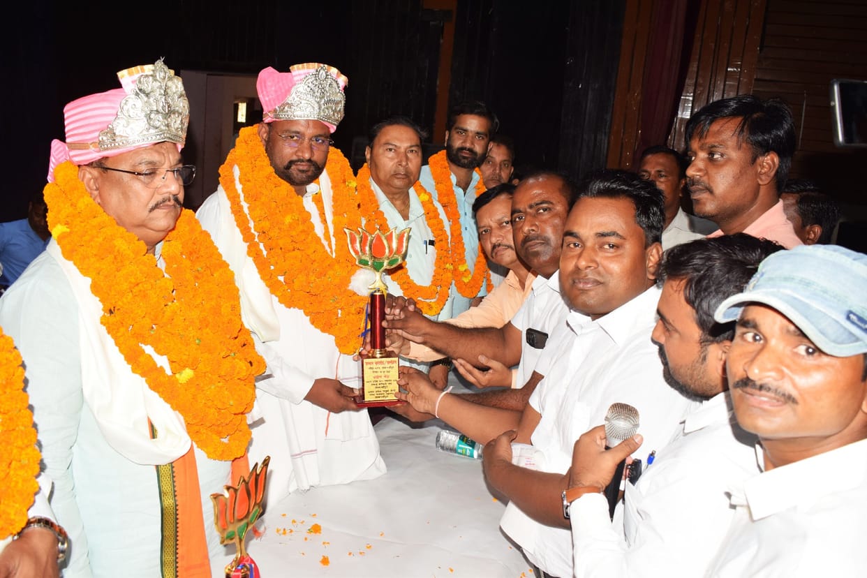 Safai Karamcharis asked for service manual from the government in the conference