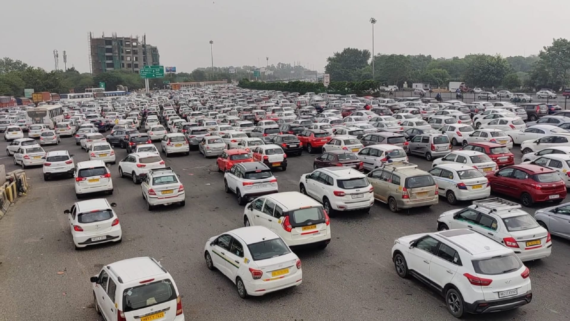 Bharat Bandh in Delhi Today: Agneepath Scheme Protest, Heavy Traffic Jam in Delhi Gurugram and Rahul Gandhi ED Probe