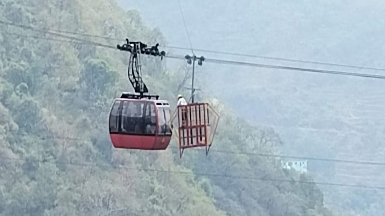 Cable Car Parwanoo, ttr Cable Car Ropeway accident, parwanoo Cable Car accident, केबल कार परवाणू, Cable Car Parwanoo, Tourists Stuck In Cable Car, Cable Car Ropeway parwanoo
