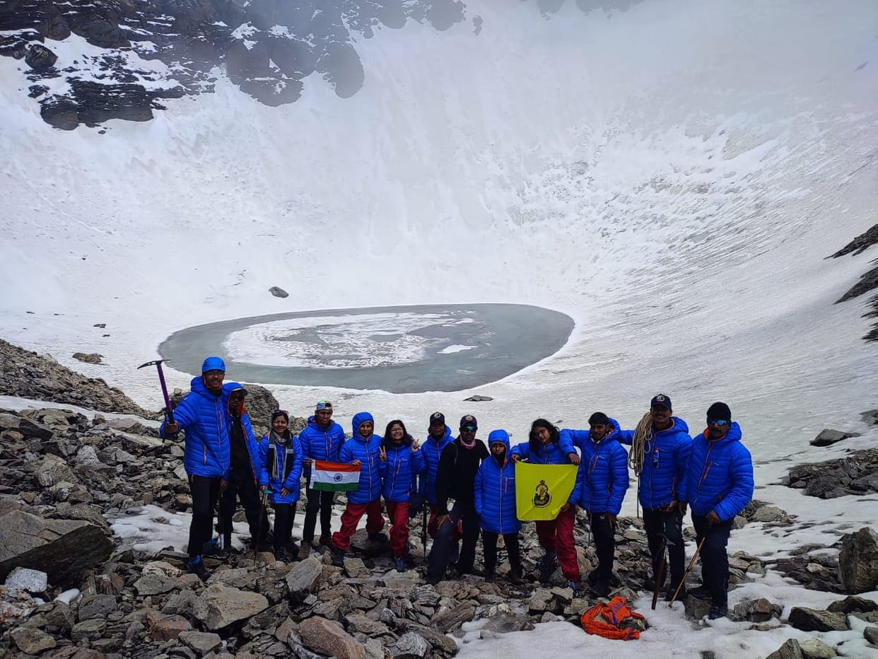 Mountaineers of BHU hoisted indian flag at Roopkund peak at  height of 16500 feet in uttarakhand