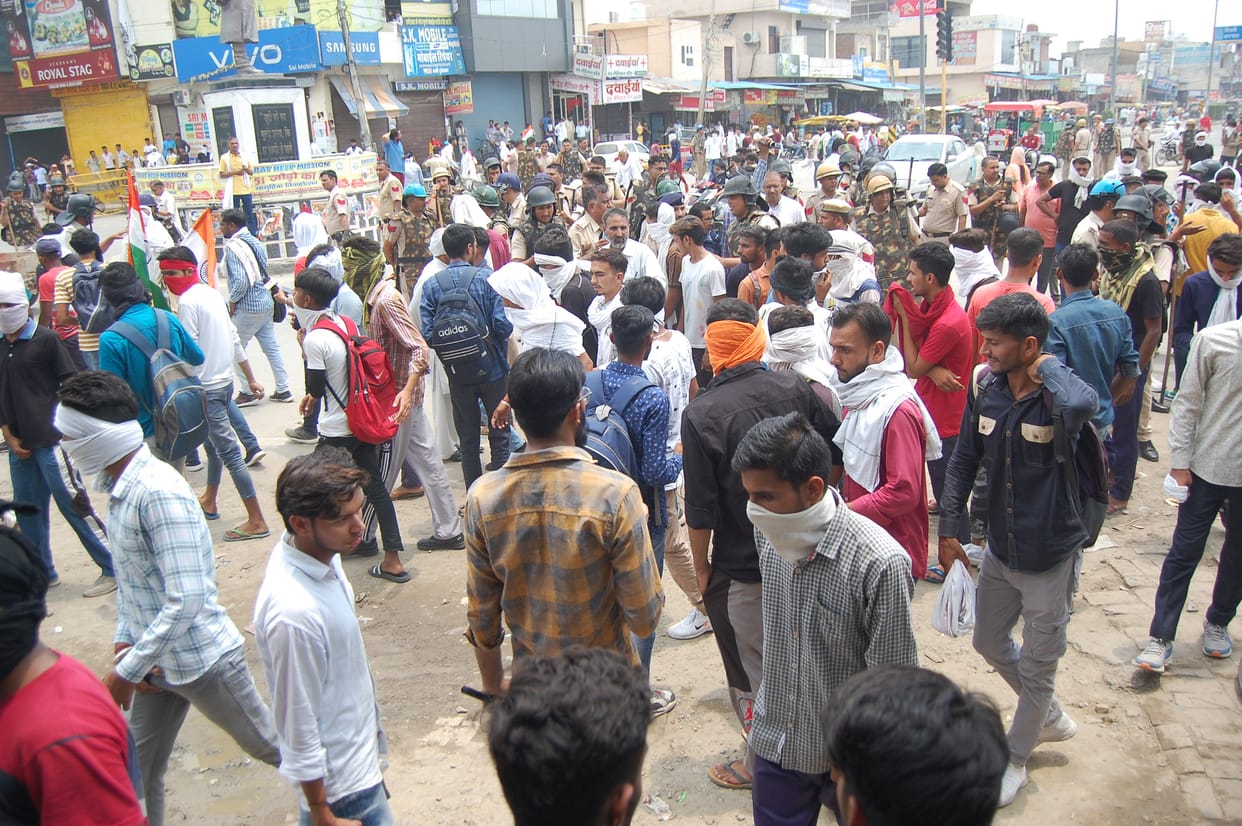 Youth blocked the streets in protest against Agneepath