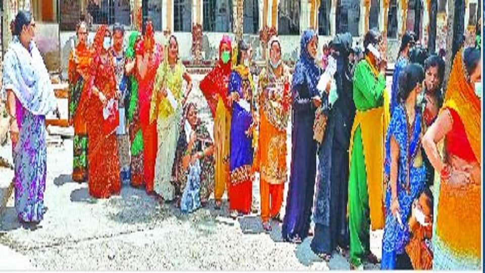 condition of two female patients standing in the sun deteriorated in Lady Loyal OPD agra
