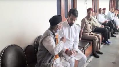 लिखी बुजुर्ग की फरियाद।