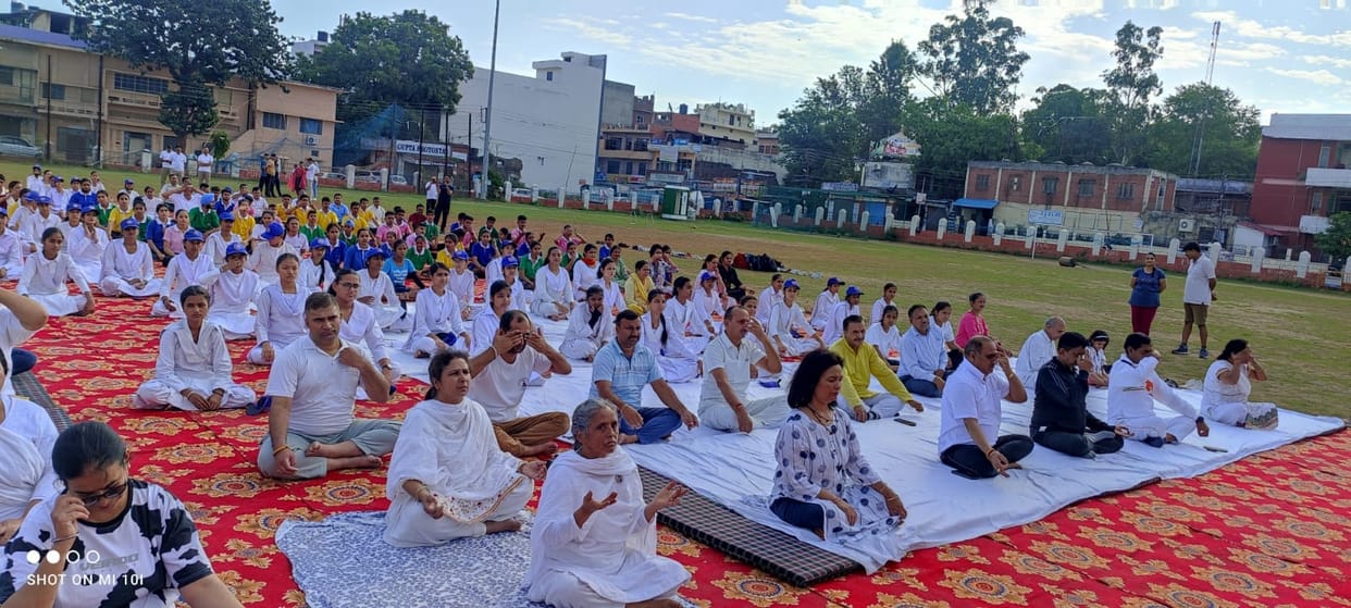 yog day celebrated in sirmaurpeople done yoga in  chuddhaar  choti