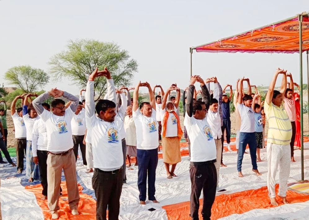 The sound of Om resonated with the voices of women, villagers and school children at Yamuna Ghat.
