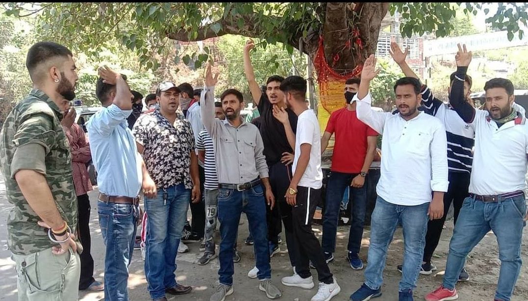 youth strike agains agnipath yojna in bilaspur