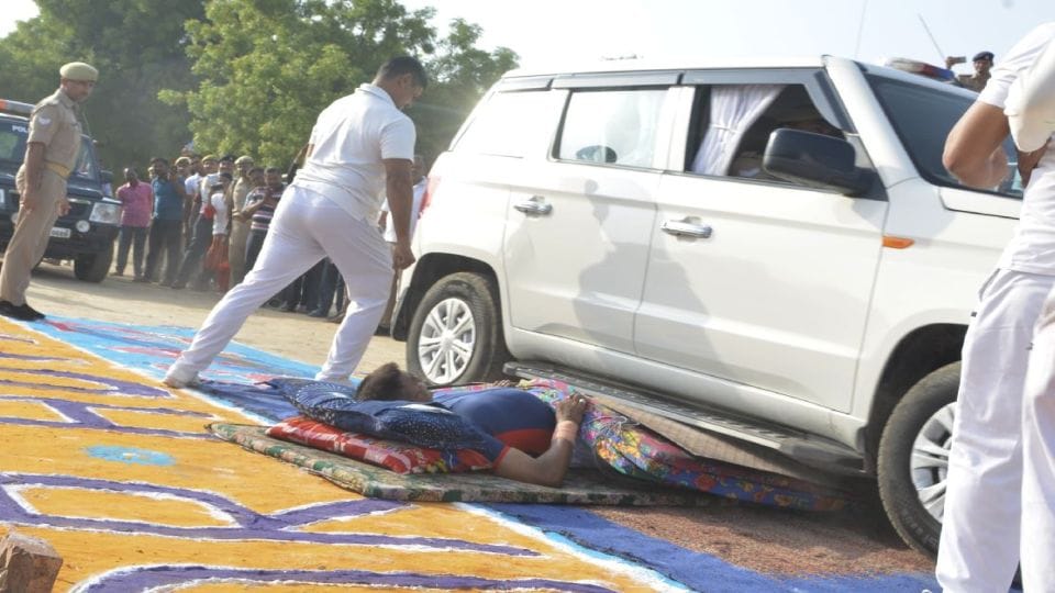 Police officer deadly stunt on the occasion of International Yoga Day 2022