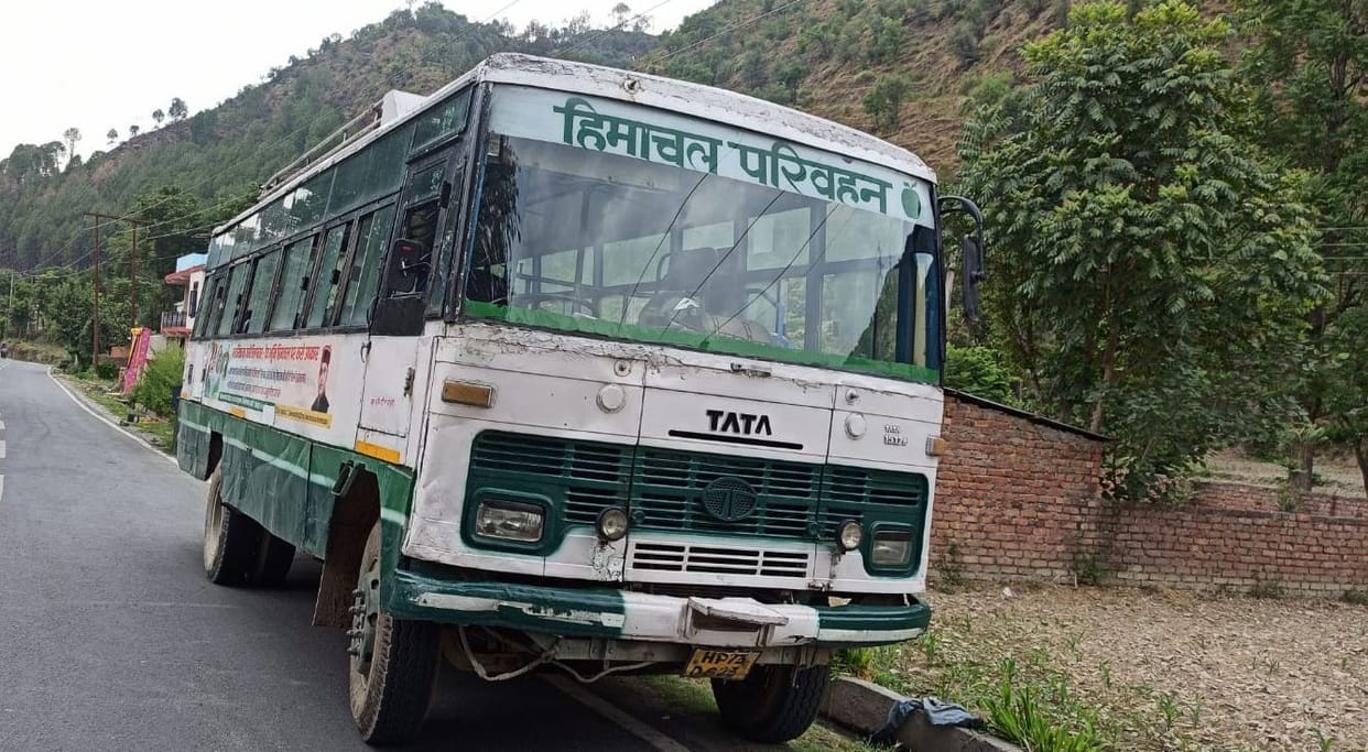 HRTC bus gasped near Pholgat
