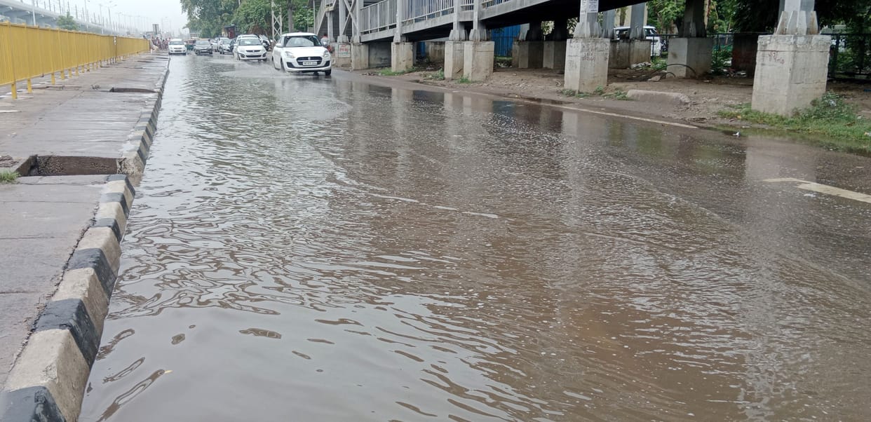 Roads filled with heavy rain, corporation's claims failed