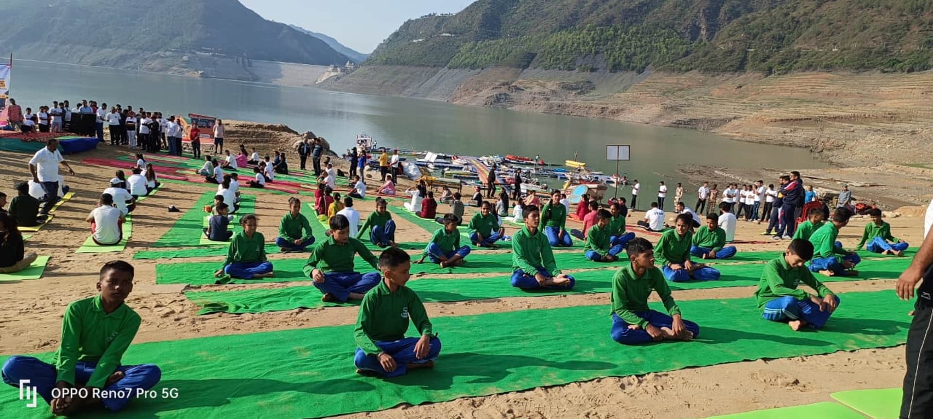 International Yoga Day: Grand yoga festival in Uttarakhand, people did yoga on banks of Ganges, ITBP Jawan, Kedarnath, See Photos