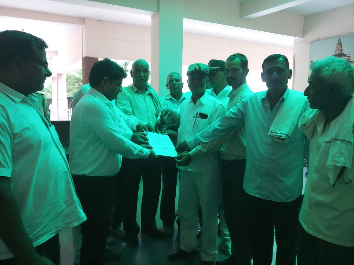 SP Sainik Cell submitted memorandum to Tehsildar