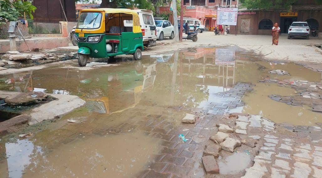 Water is flowing in medical college for three days