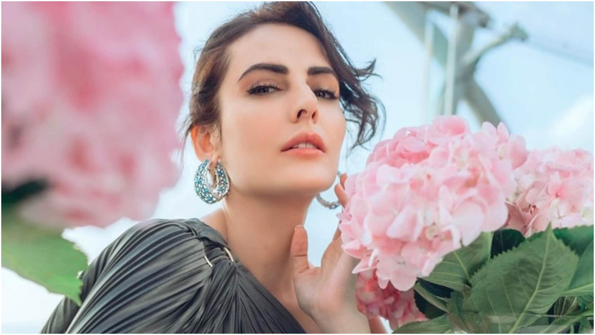 Mandana Karimi trolled for twerking in burkha at a store, said this world is crazy I am done