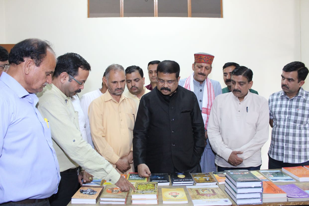 Need to continue research work: Dharmendra Pradhan