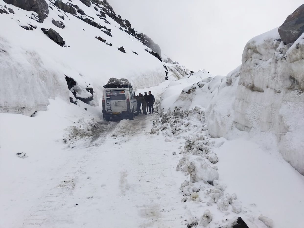 50 people trapped in the snow for three hours in Bagotu