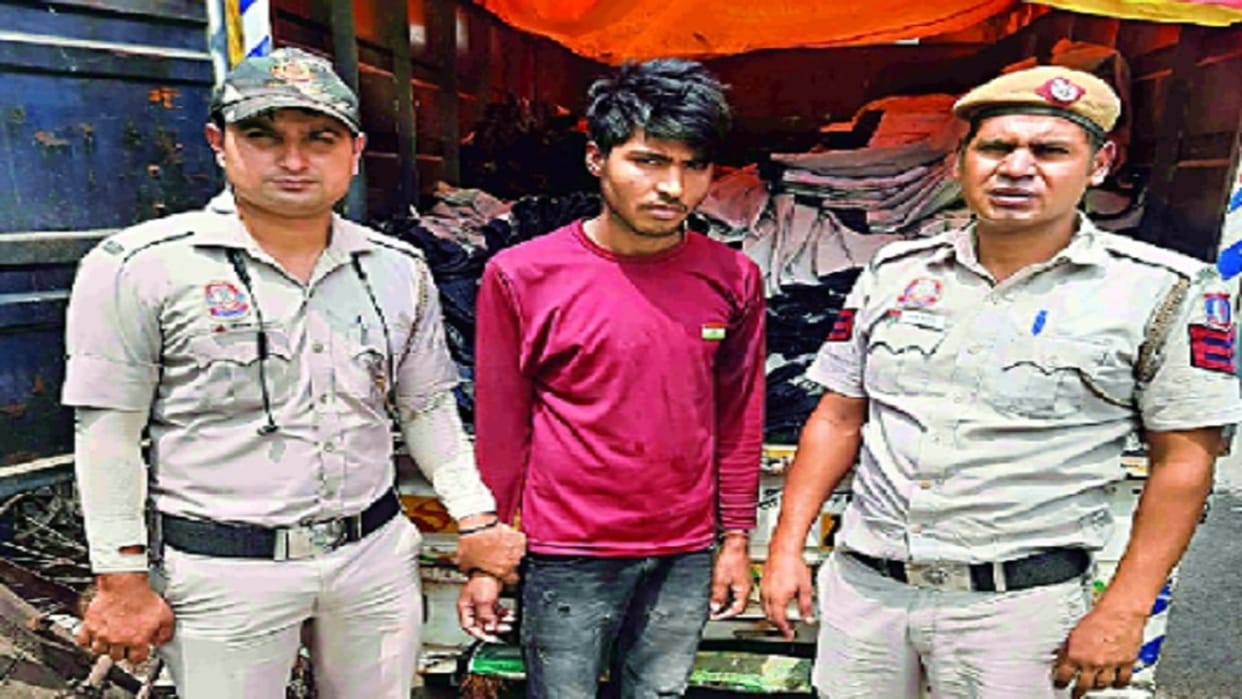 Two brothers stole 1200 jeans pants from laundry workshop in Delhi