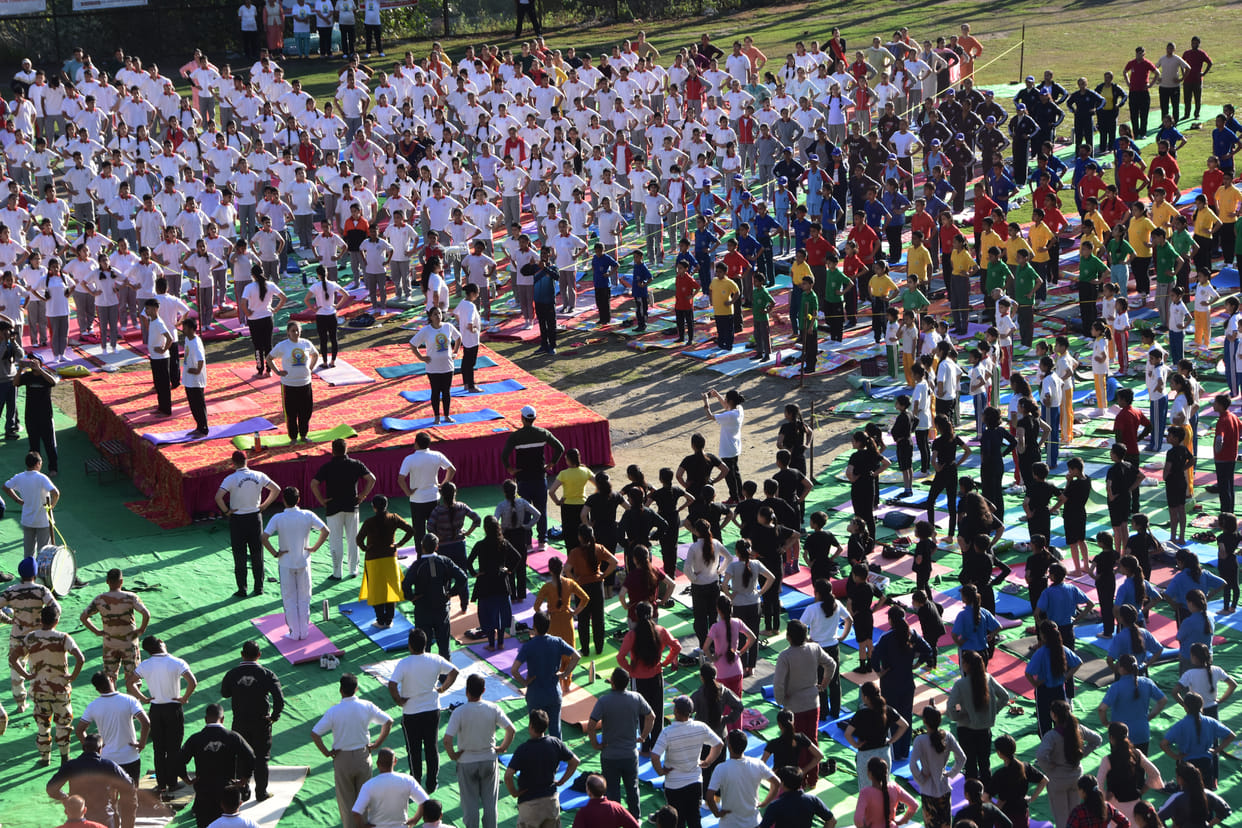 1,500 student particiate in yoga day