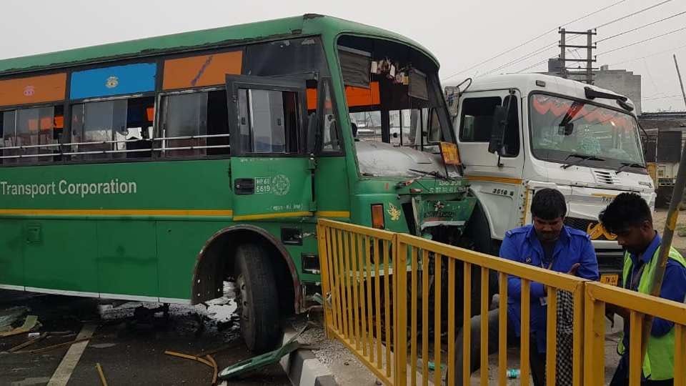 12 people serious injured in bus accident in Panipat
