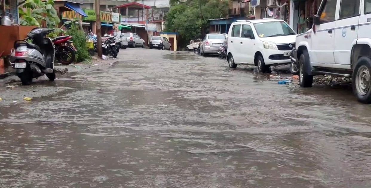 Water filled the roads in 15 minutes of rain