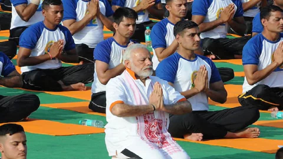 Yoga Diwas 2022, Pm Modi Yoga Photos, says, Yoga brings peace for us