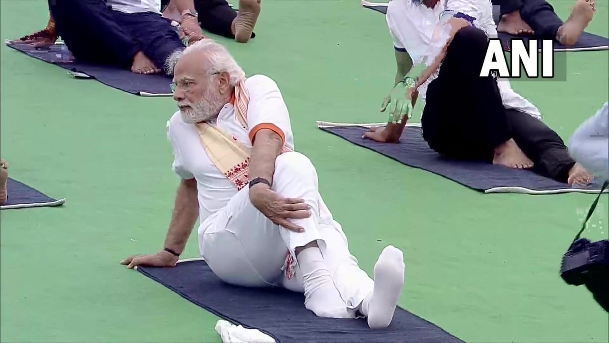 World Yoga Day, pm modi did yoga with transgenders For the first time