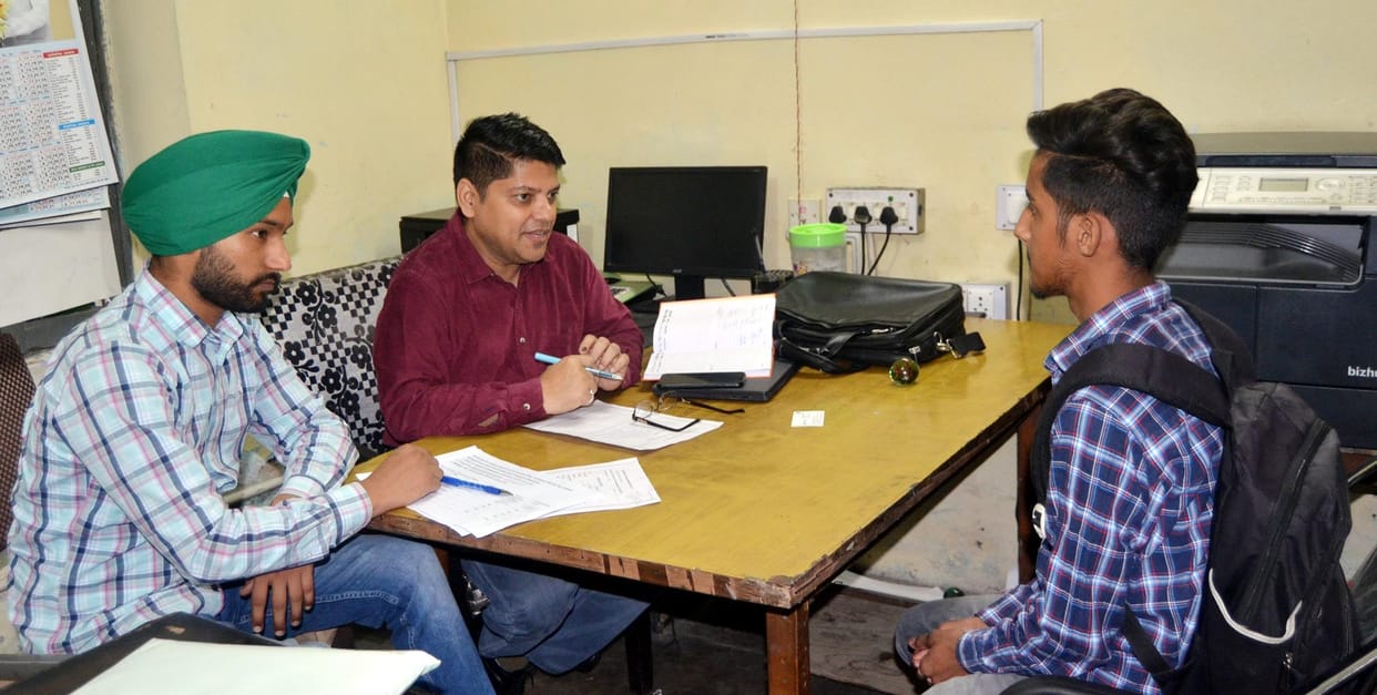 Himachal News: Only 30 candidates appeared in the interview for 105 posts 15 selected in Hamirpur himachal pradesh