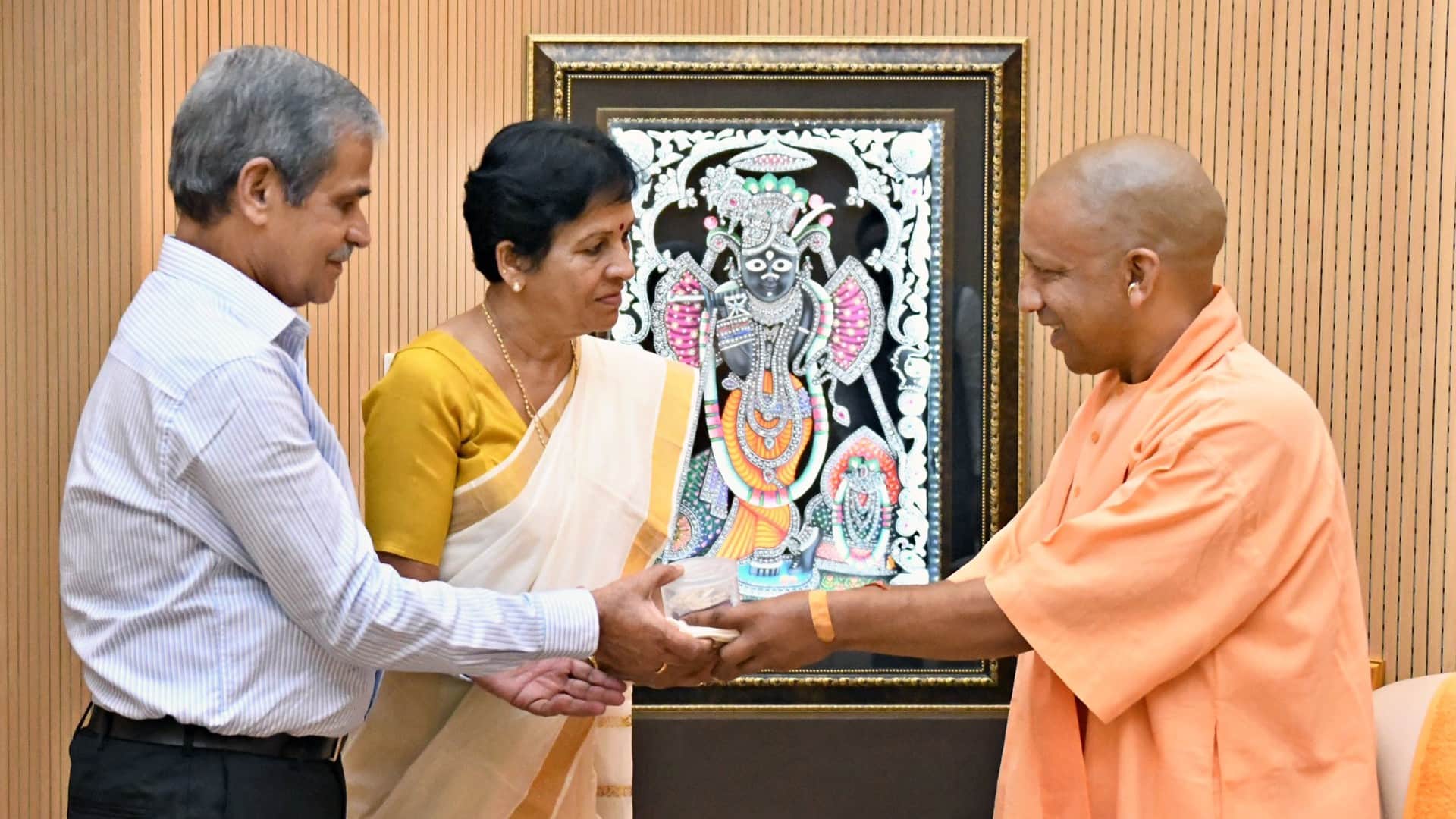 Up Cm Yogi Adityanath met Adivi Sesh Film Major Term and Major Sandeep unnikrishnan Parents