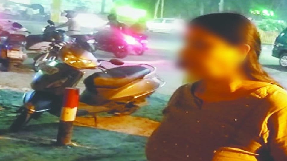 Crime Branch of Delhi Police caught woman accused of making high profile people victim of honeytrap