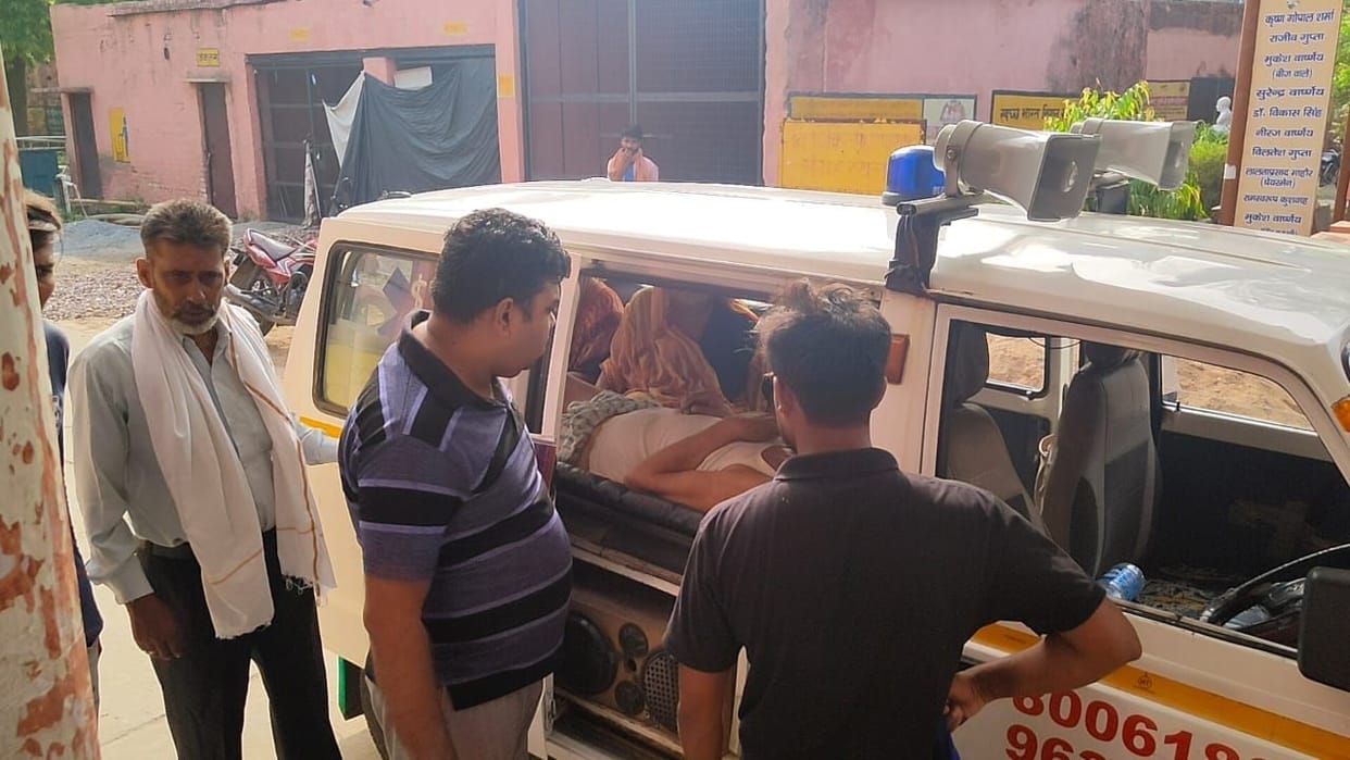 Hathras: Doctors not found at CHC, two died due to lack of treatment