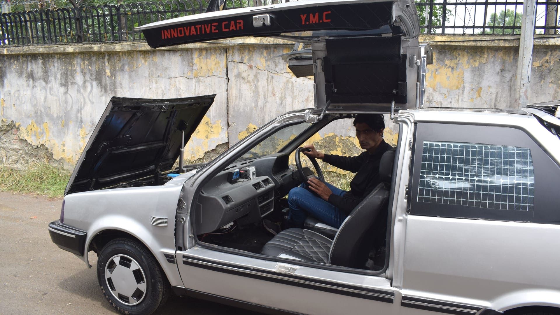 Kashmir Solar Car: Kashmir Mathematician Bilal Ahmed made solar car in 11 years solar car in srinagar kashmir