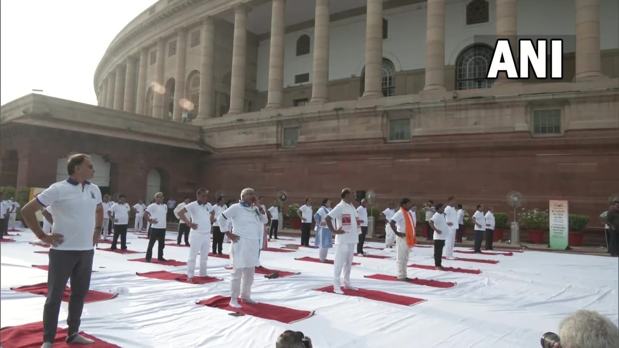 International Yoga Day 2022 celebrated in Delhi see pictures