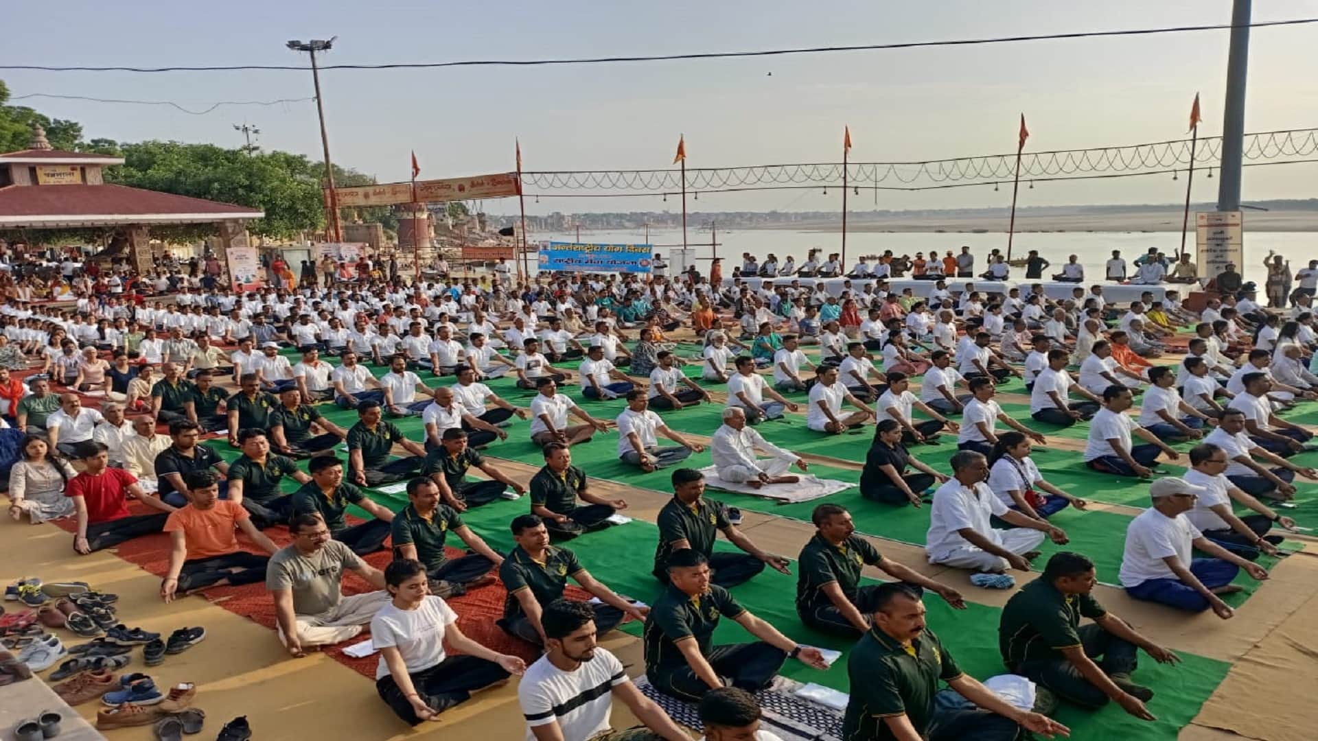 Yoga in Varanasi Thousands of people did yoga together, special programs organized at the ghats