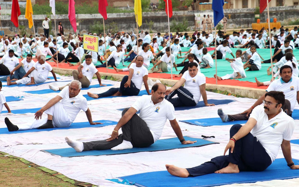 Thousands of citizens practiced yoga together amidst drizzle