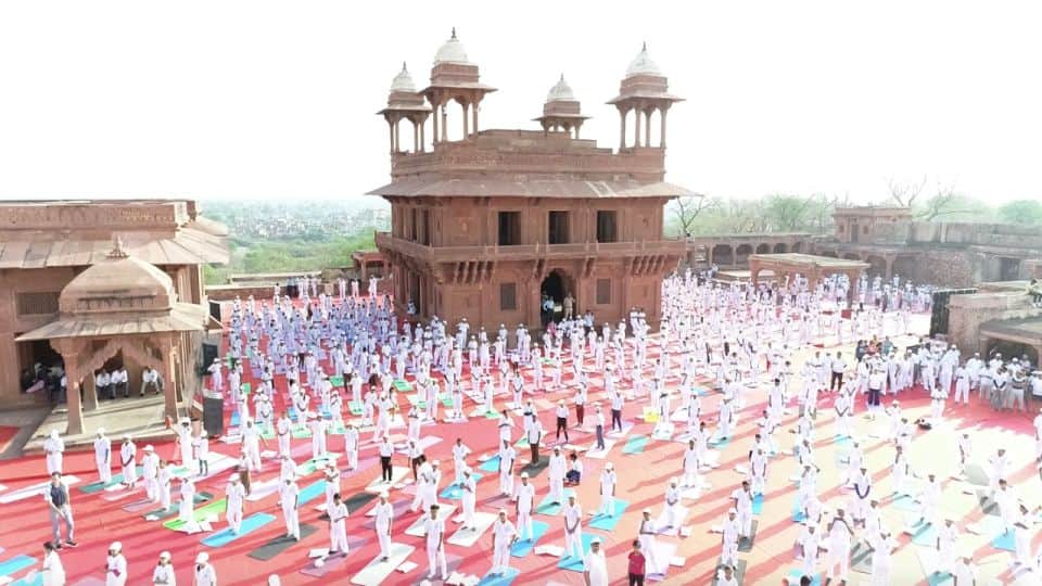 12 lakh people did yoga in Agra on International Yoga Day