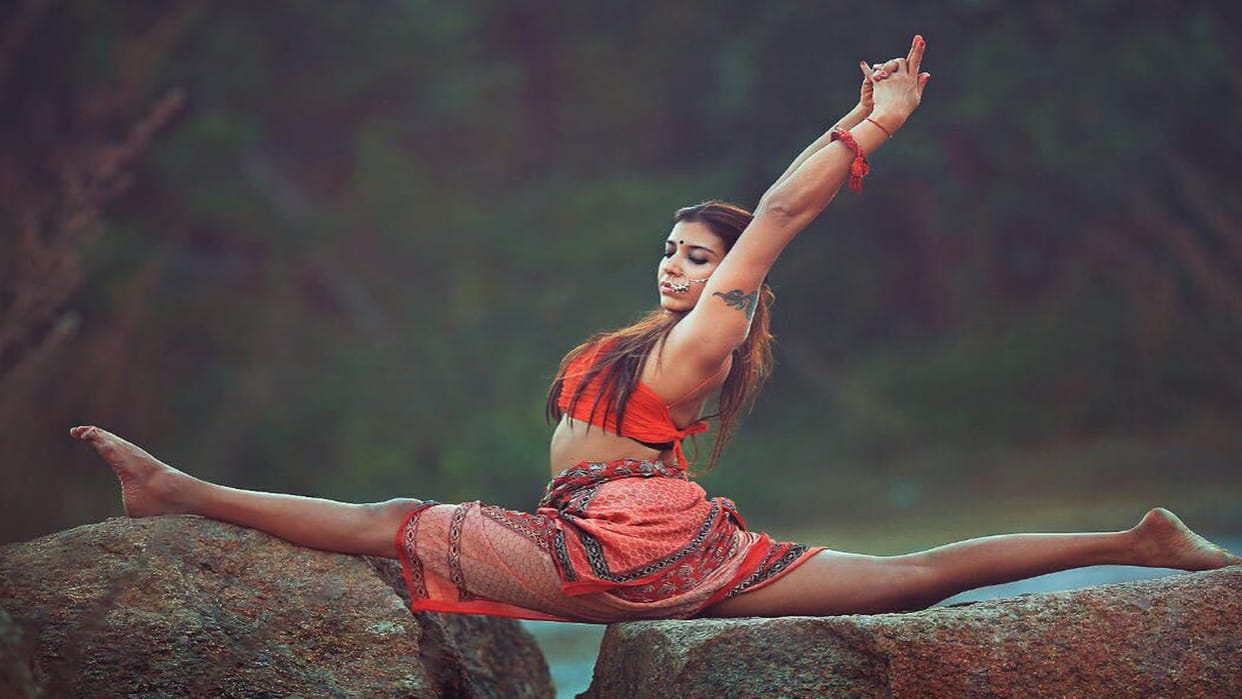 Yoga Fashion Revolution Western Country Change Traditional Yoga Look And Clothes in Hindi