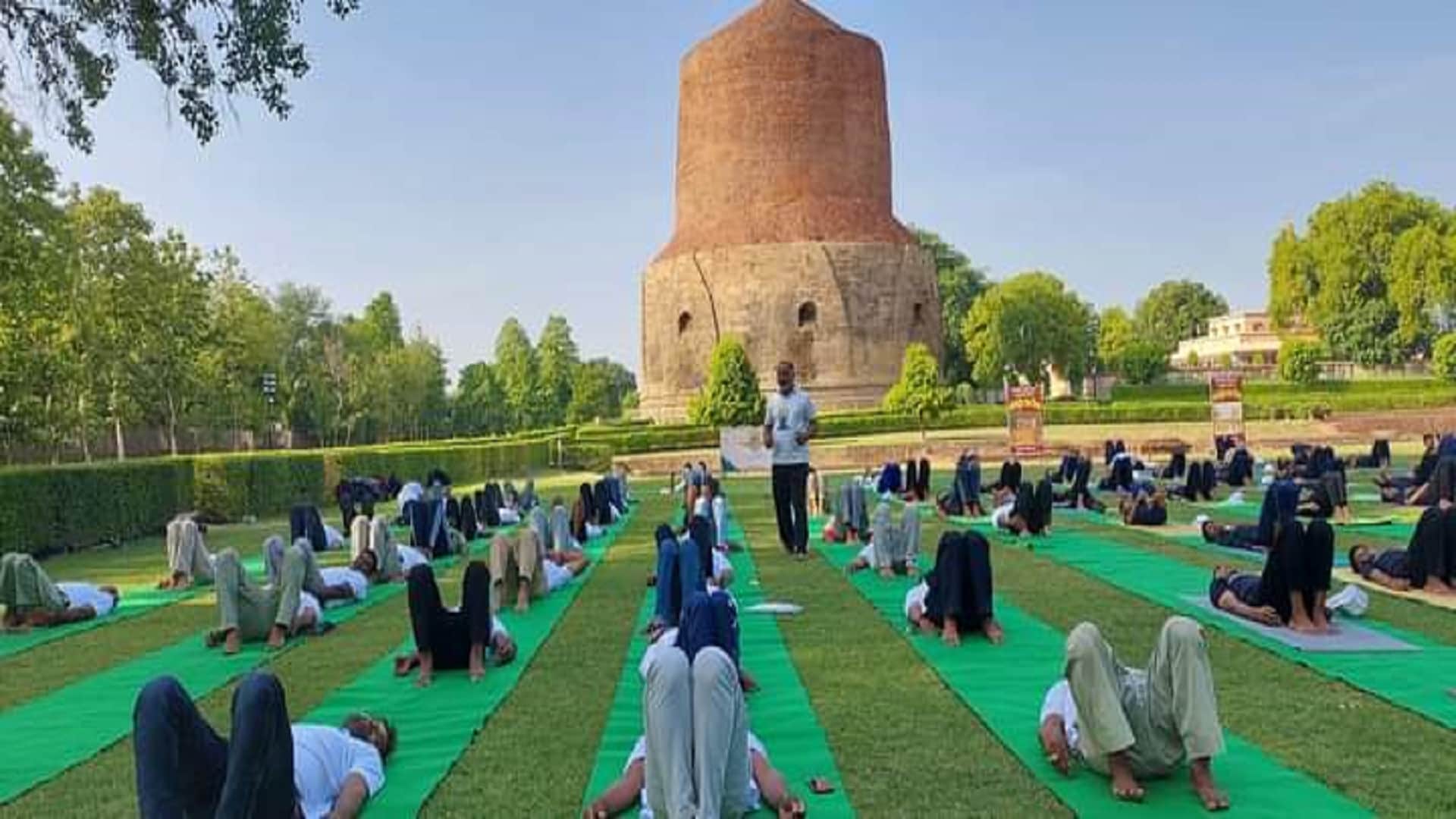 Yoga in Varanasi Thousands of people did yoga together, special programs organized at the ghats