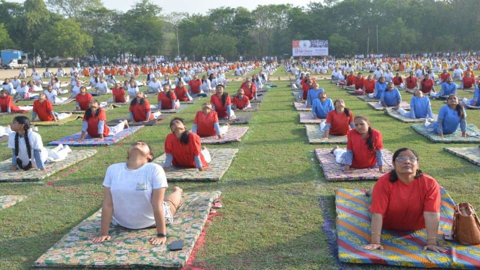 Police officer deadly stunt on the occasion of International Yoga Day 2022