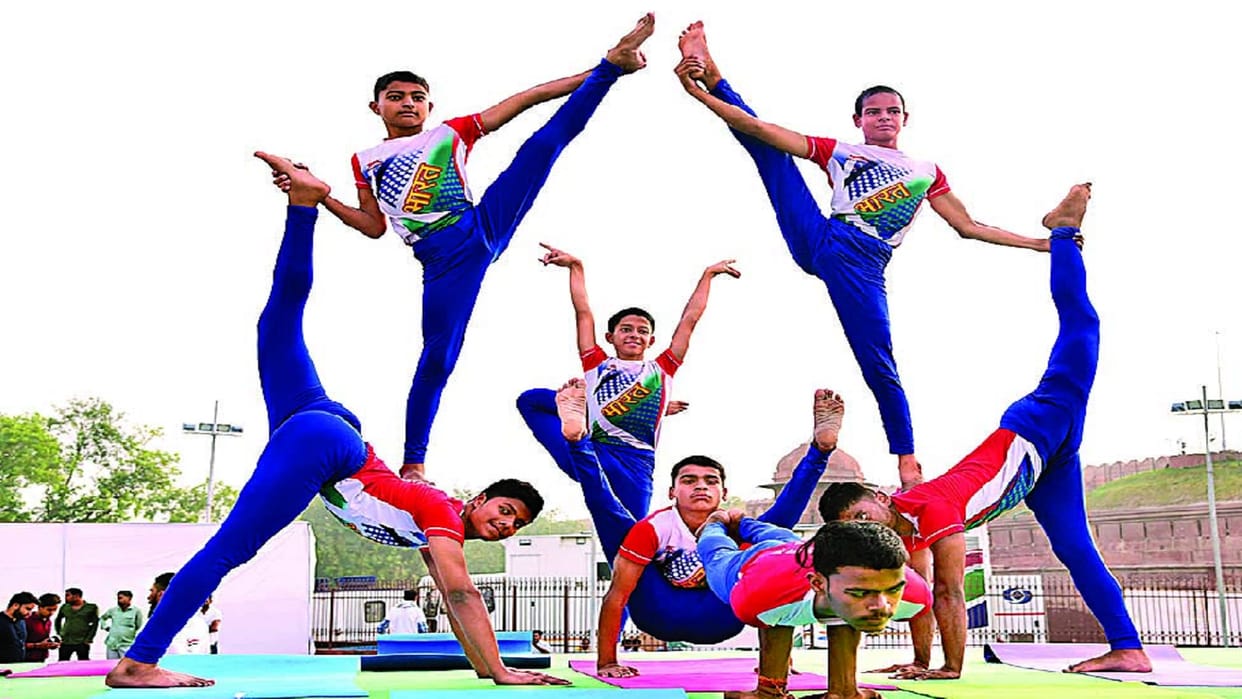 There was a wave yoga in the capital, Delhiites participated with enthusiasm