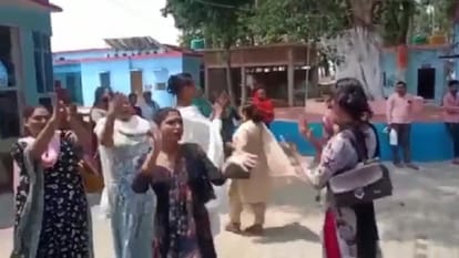 eunuchs demonstrated in Gaur police station Basti