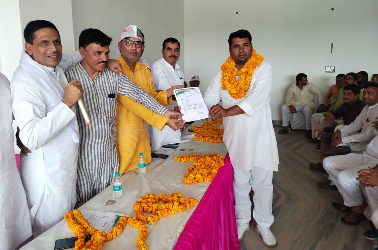 Discussion on development works in the meeting of village head organization