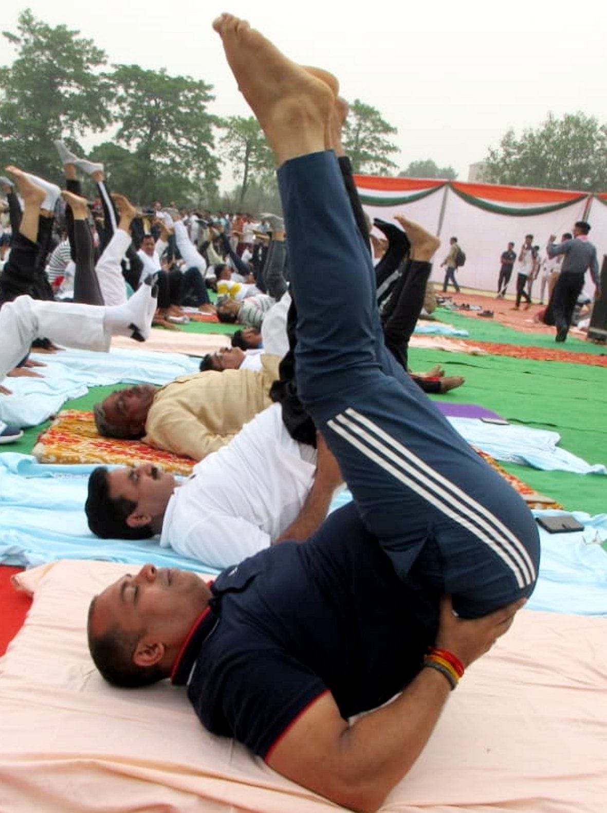 Two lakh people did yoga together in the district