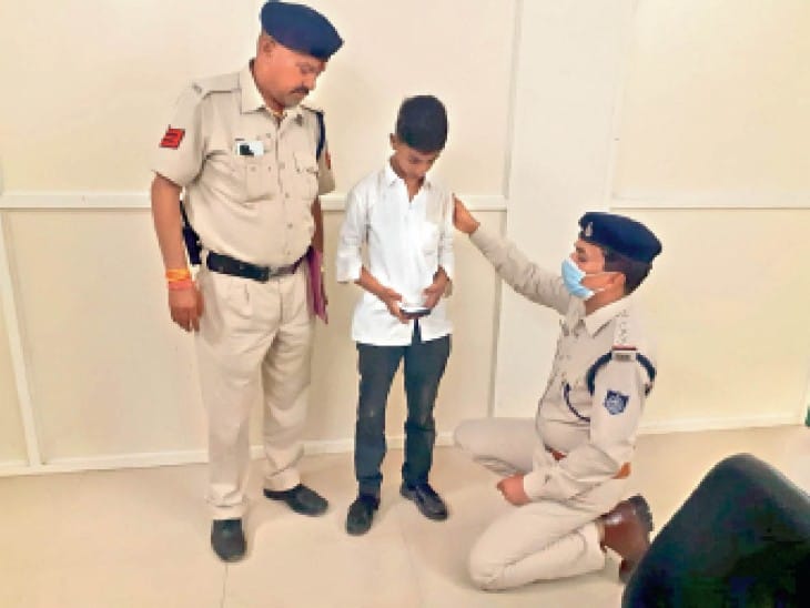 Ujjain News: Side effect of addiction of free fire game, 13 year old student ran away from home when mother scolded, reached Indore by bicycle