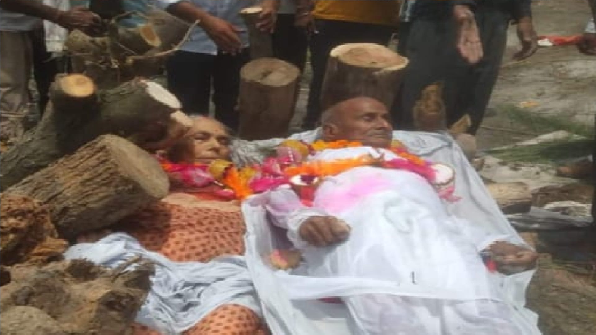 Elderly couple died on same day husband wife died same day amroha news